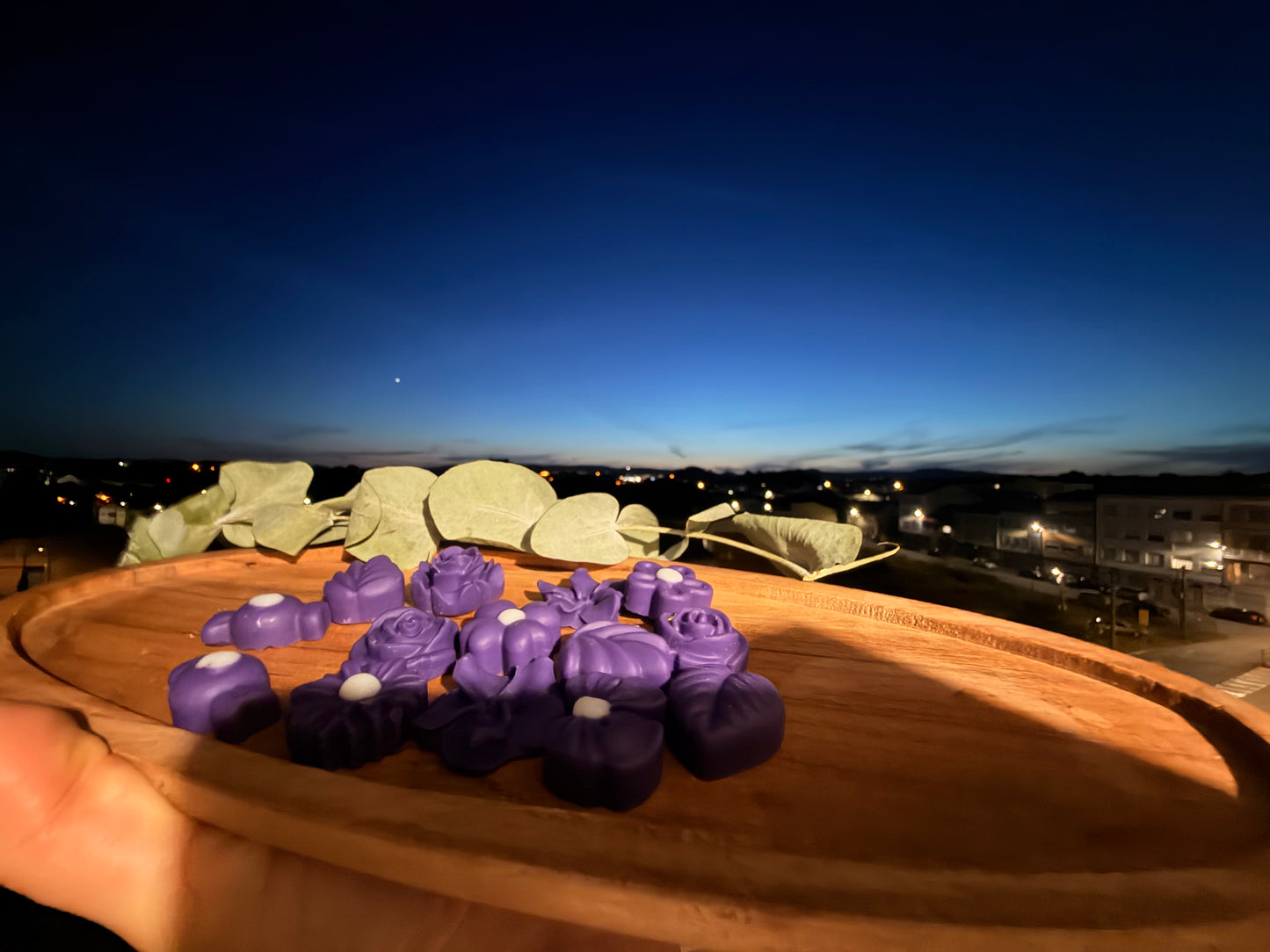 Wax melts. Noite